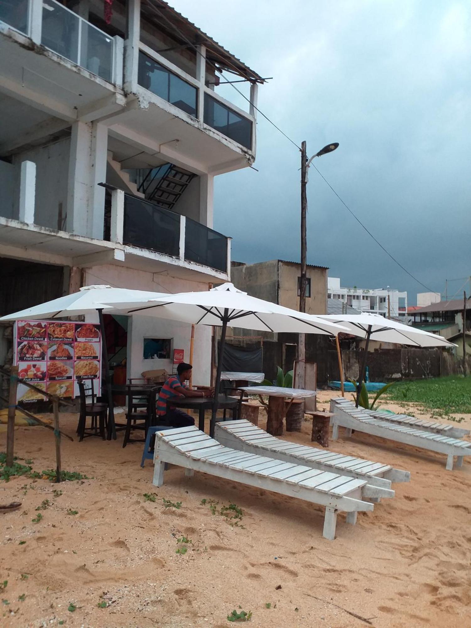 Happy Tuna Guesthouse Hikkaduwa Exterior foto