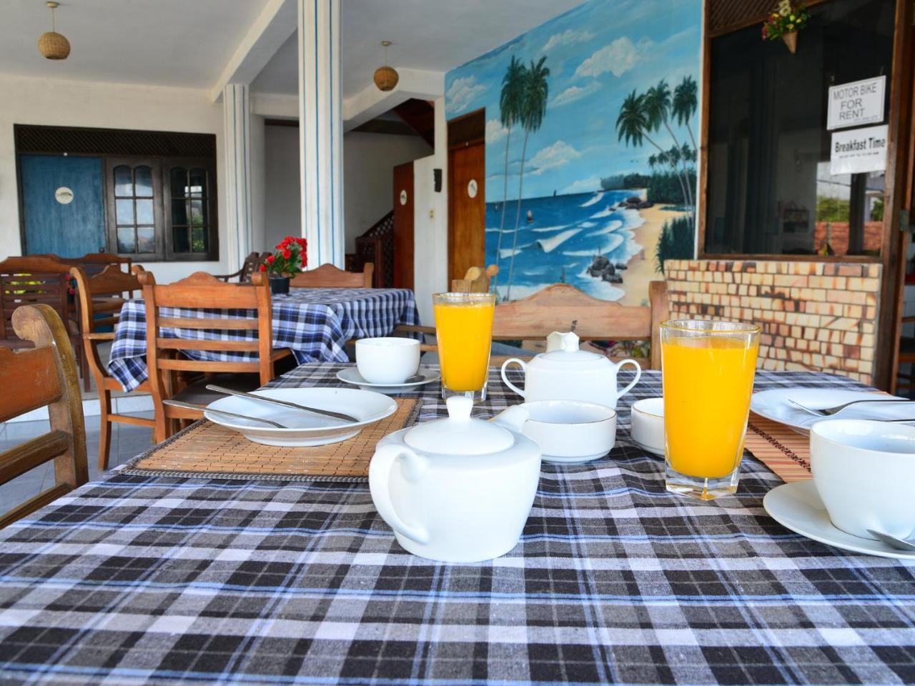 Happy Tuna Guesthouse Hikkaduwa Exterior foto