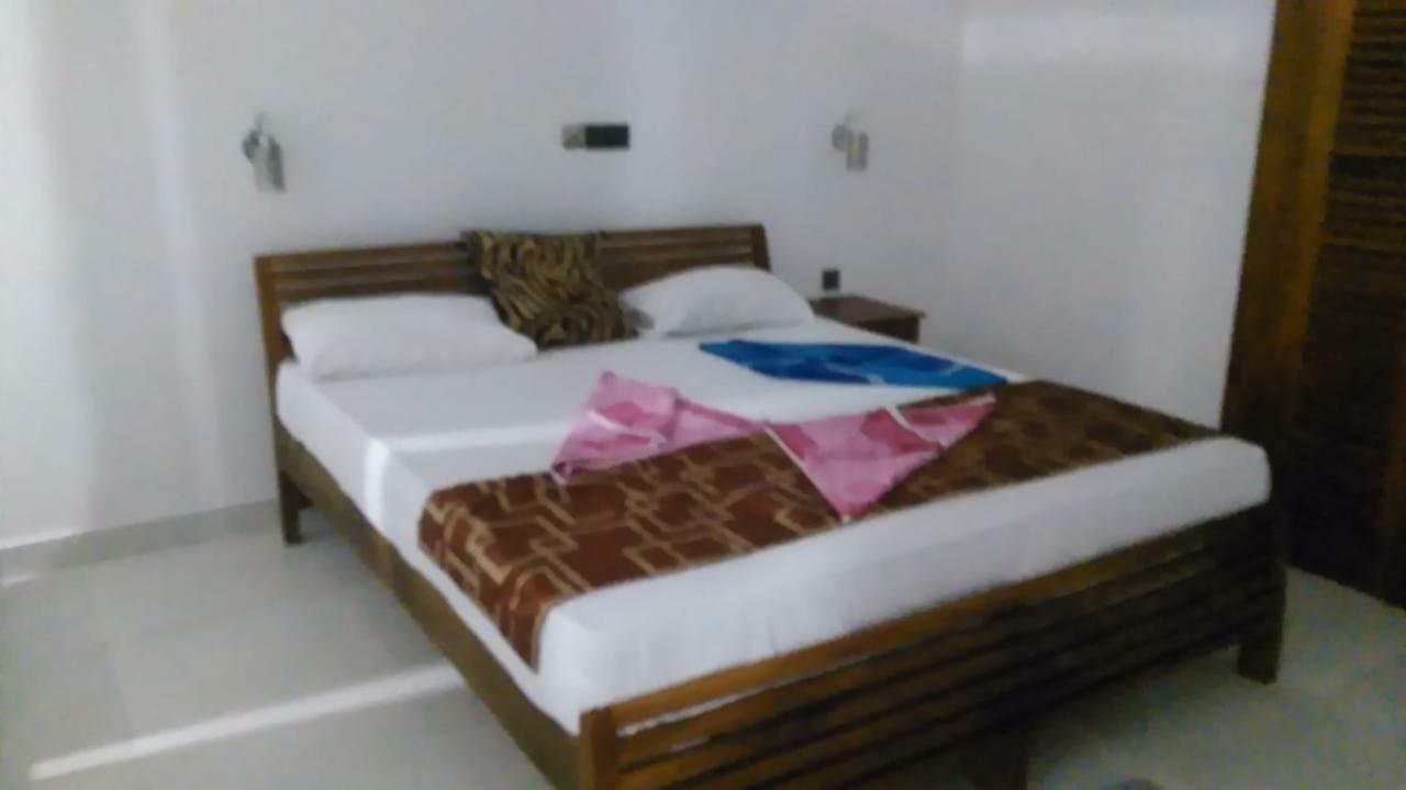Happy Tuna Guesthouse Hikkaduwa Exterior foto